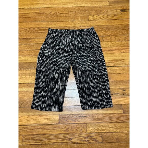 Chicos Travelers Capri Pants Size 2 US Large Black Beige Slinky Knit Pull On - Picture 5 of 5
